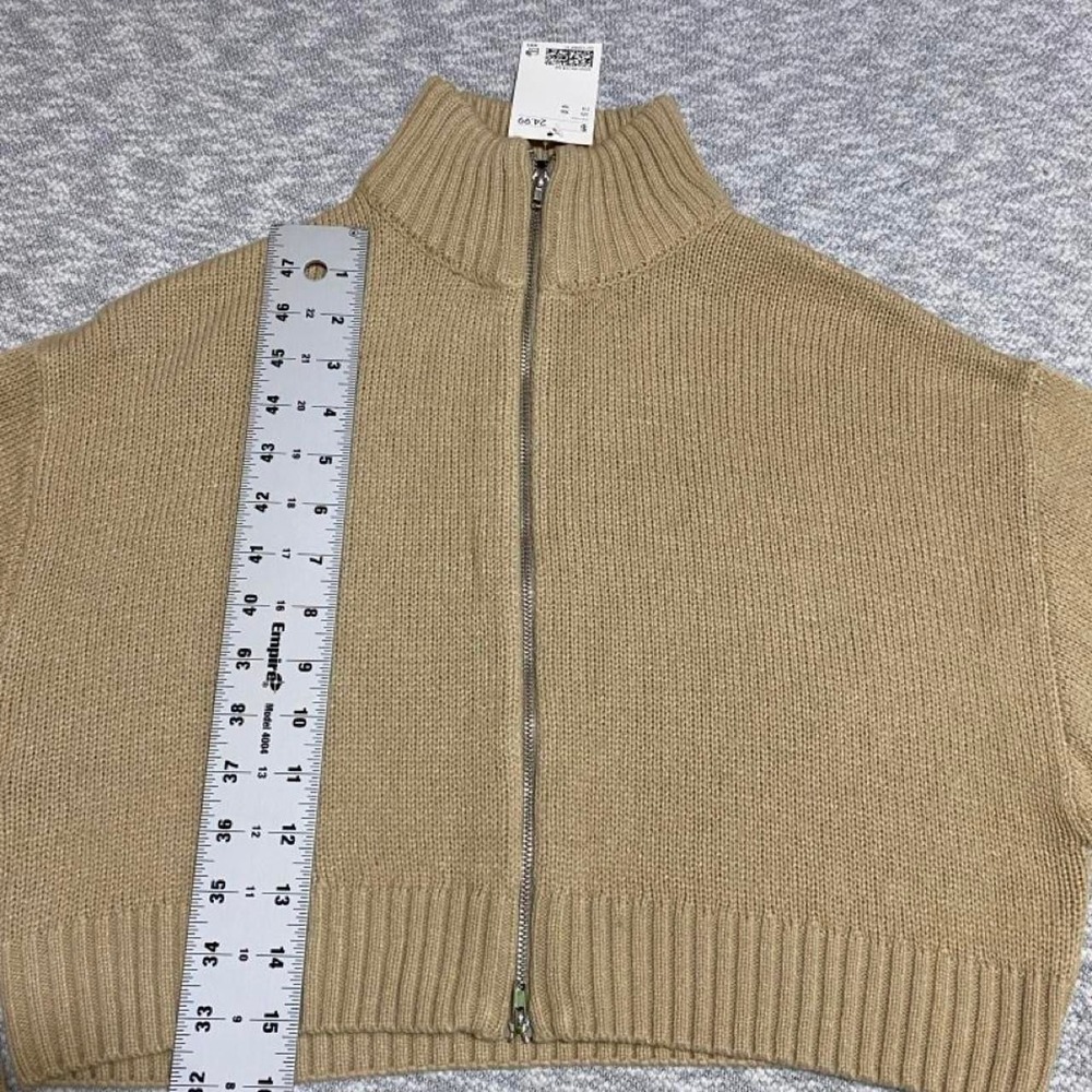 H&M Divided tan zip up crop sweater NWT women XS. SKU-B853